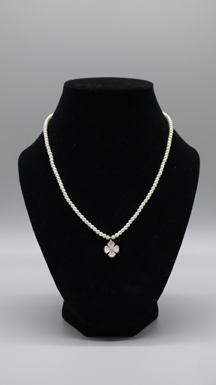 White Pearl and green stone set