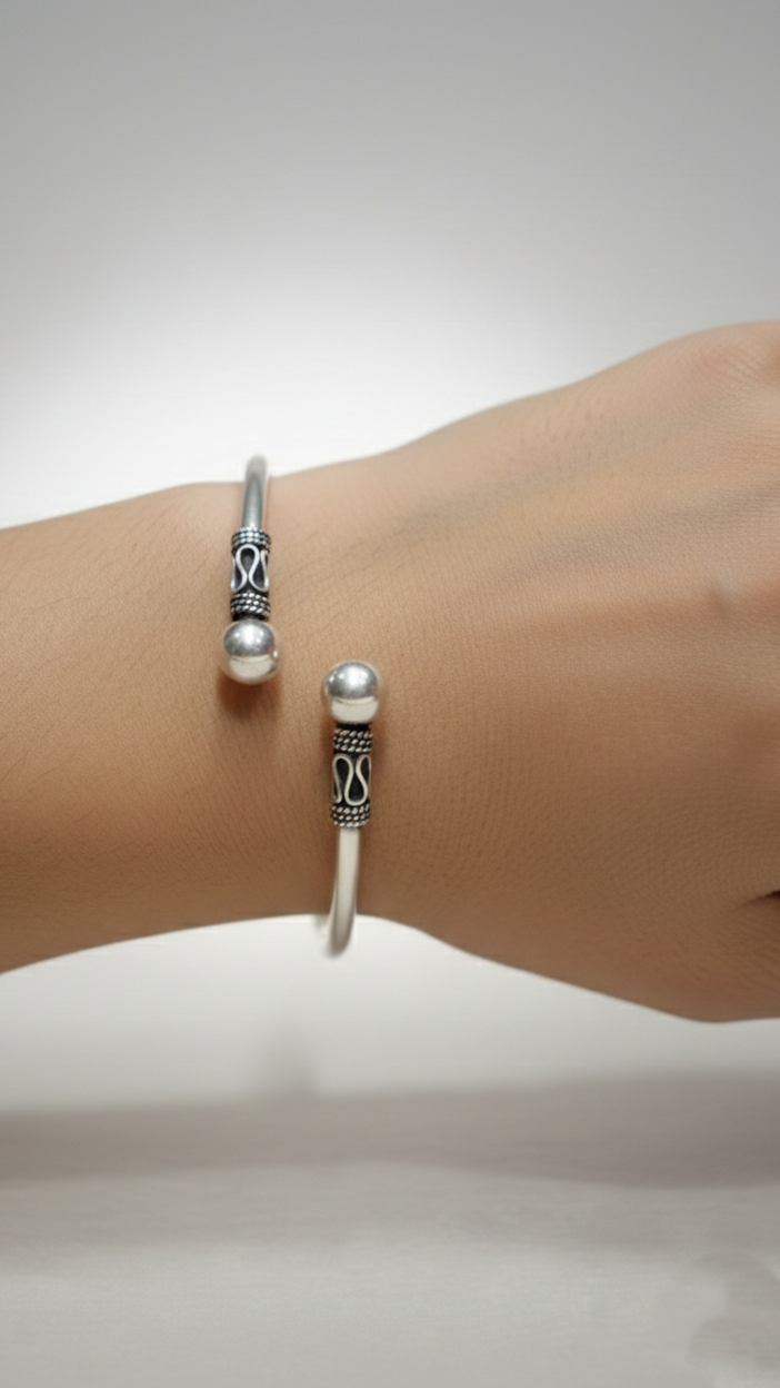 Silver Oxidised Open Kada